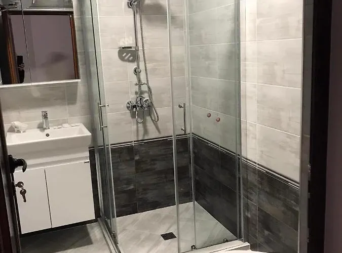 Viktoria Paradise Devin